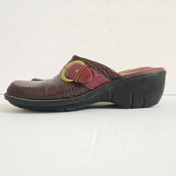 Clarks Women's Brown and Burgundy Clogs mules size 6 - Picture 8 of 8